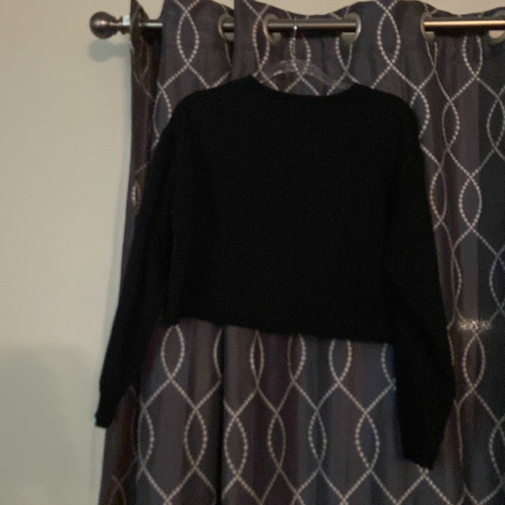 Women’s cropped sweatshirt! - Picture 2 of 5